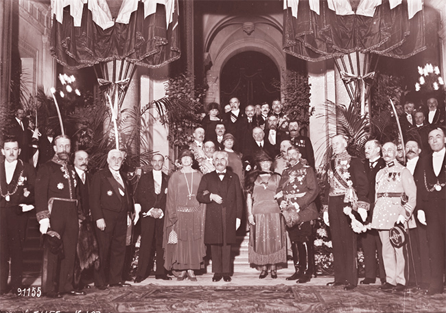 GALLICA: 10.04.1924: réception des souverains roumains à l'Hôtel de ville