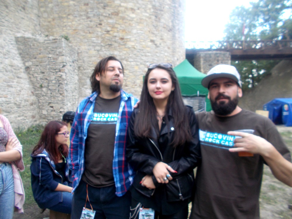 Bianca Iftimie, pozând cu Lucian Csibi şi Ionuţ Dărămuş, de la "Relative"