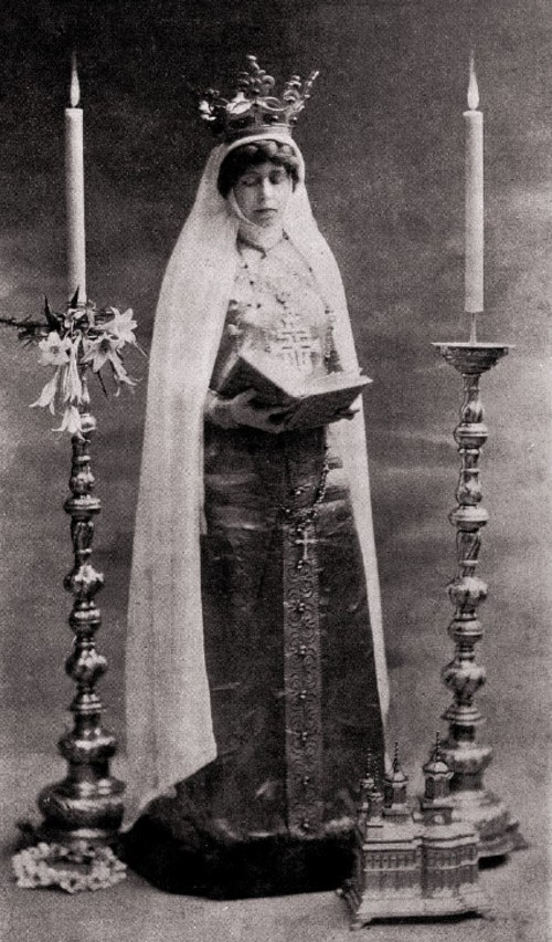 L’Art et les Artistes, ianuarie 1917: Regina Maria, în costum bizantin