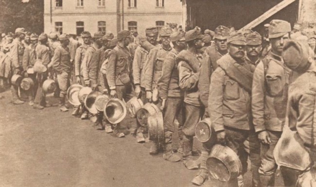 Le Miroir 13 august 1916 Prizonieri austrieci asteptând supa