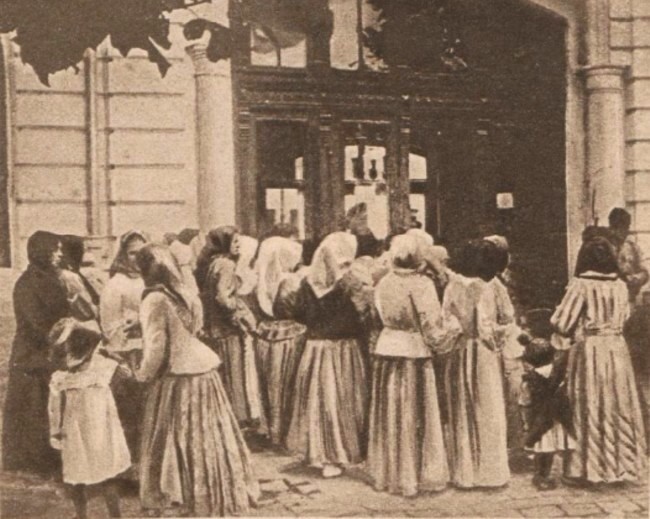 Le Miroir 13 august 1916 Refugiati în gara Itcani